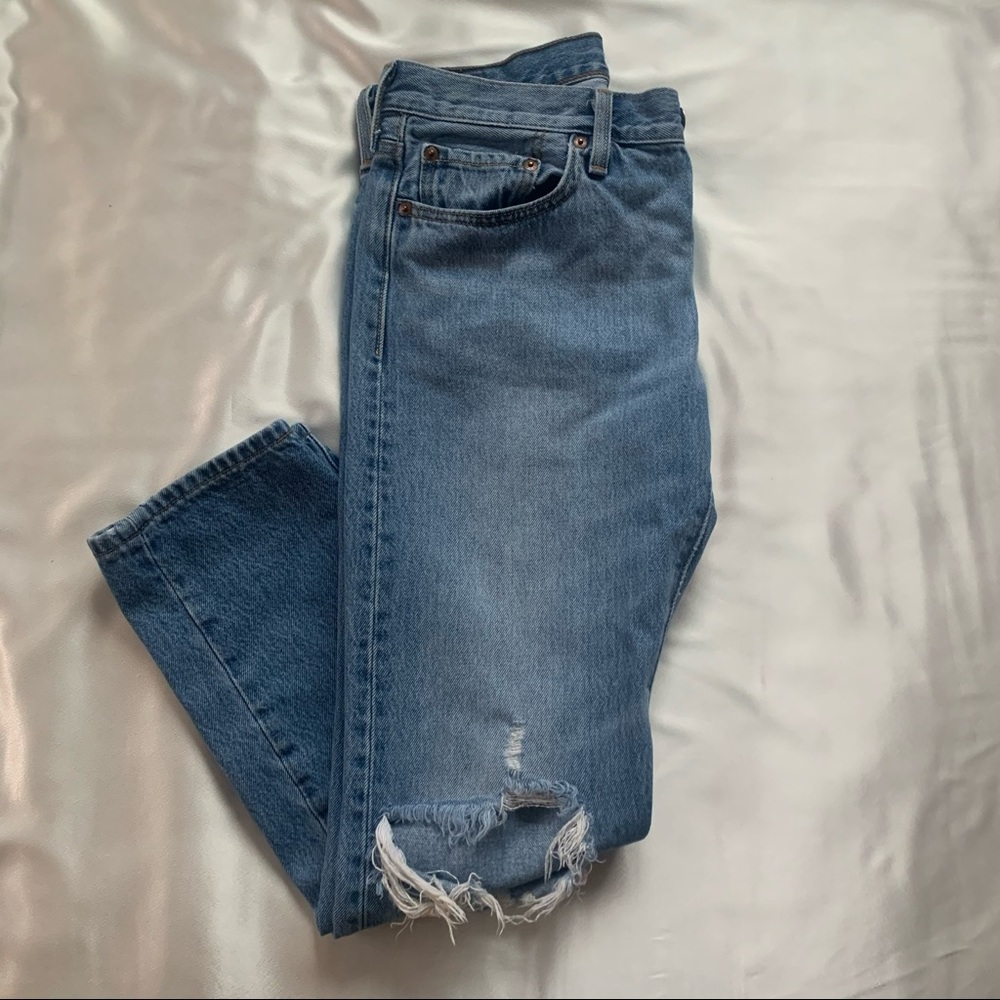 Levi 501 Distressed Mom Jean